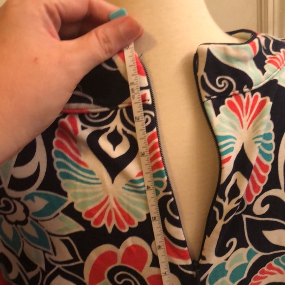 Crown & Ivy/ Petite XL/ Navy Floral V-Neck Shift Dress with 3/4 Length Sleeves - Picture 5 of 12